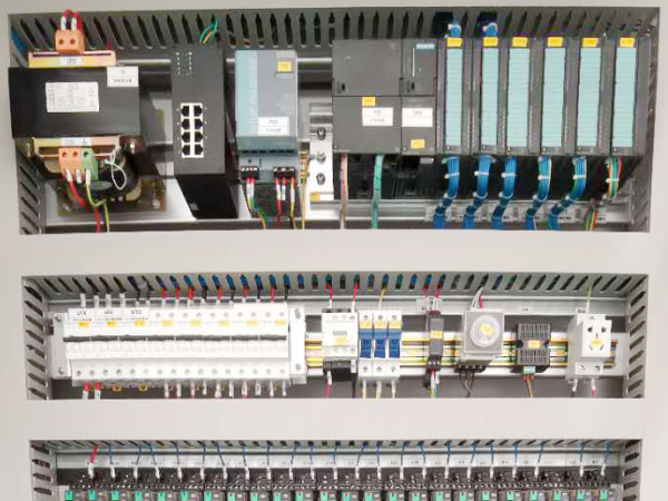 PLC柜細節(jié)5.png